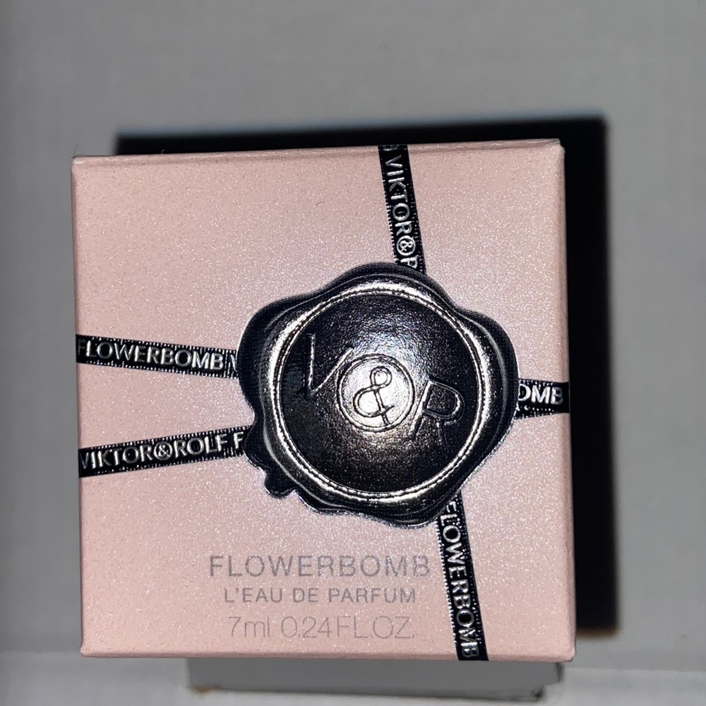 🌷NIB Viktor and Rolf mini dabber